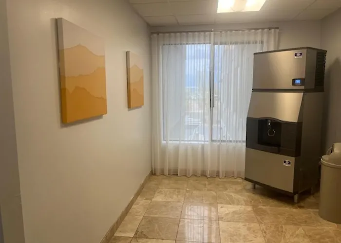 Spark By Hilton Phoenix East 3*