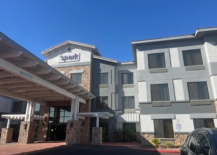 Spark By Hilton Phoenix East 3*