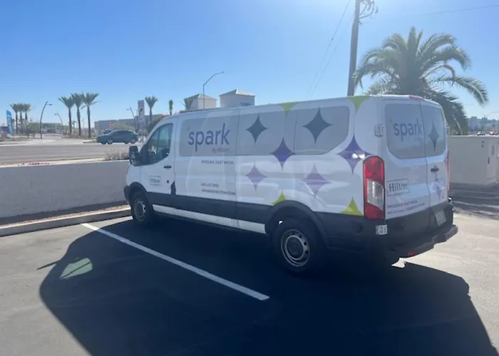 Spark By Hilton Phoenix East Hotel 3*