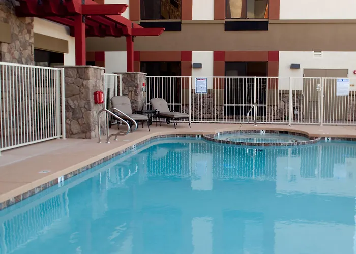 Spark By Hilton Phoenix East Hotel 3*