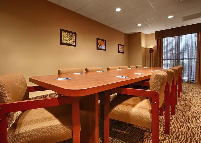 Spark By Hilton Phoenix East 3*