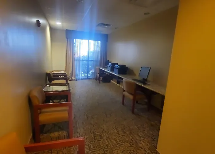 Hotel Spark By Hilton Phoenix East 3*
