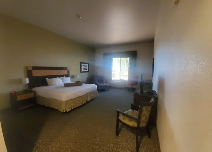 Spark By Hilton Phoenix East 3*