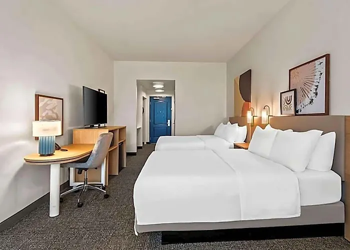 Spark By Hilton Phoenix East 3*