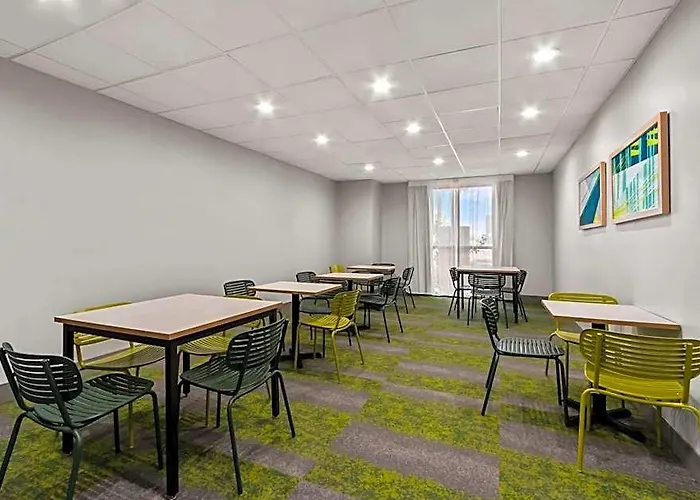 Spark By Hilton Phoenix East 3*