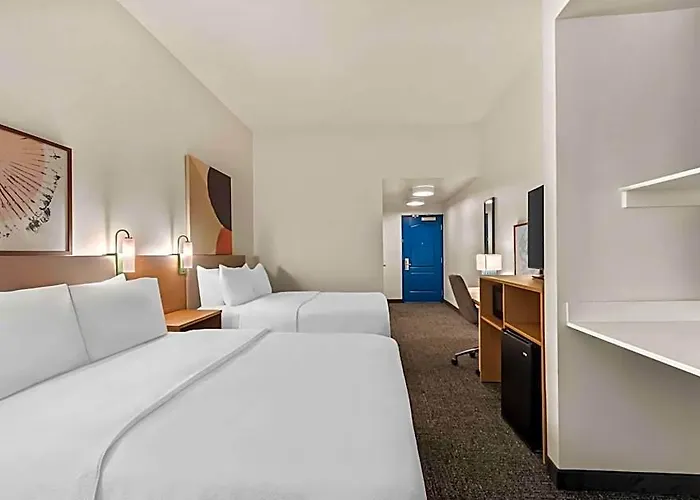 Spark By Hilton Phoenix East Hotel 3*