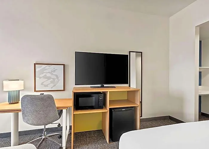 Spark By Hilton Phoenix East 3*