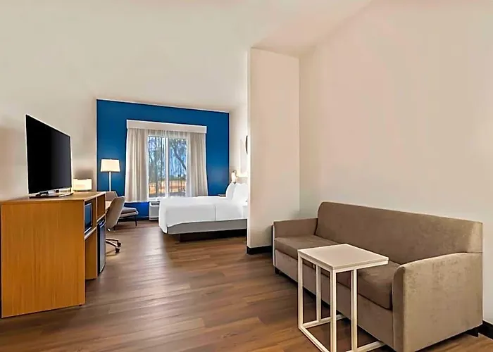 Spark By Hilton Phoenix East Hotel 3*