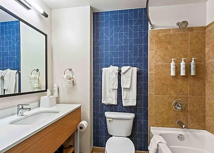 Spark By Hilton Phoenix East