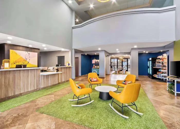 Hotel Spark By Hilton Phoenix East 3*